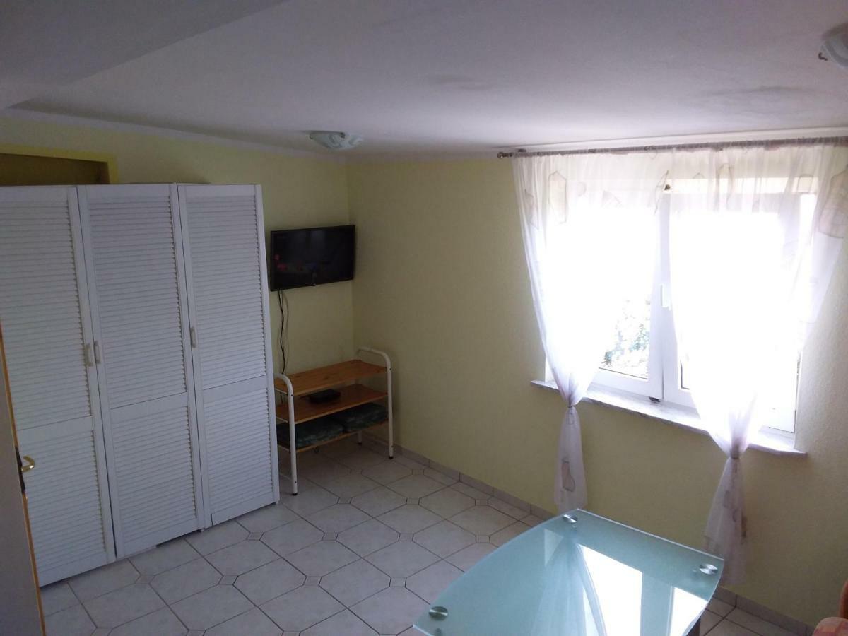 Eklis Apartment *